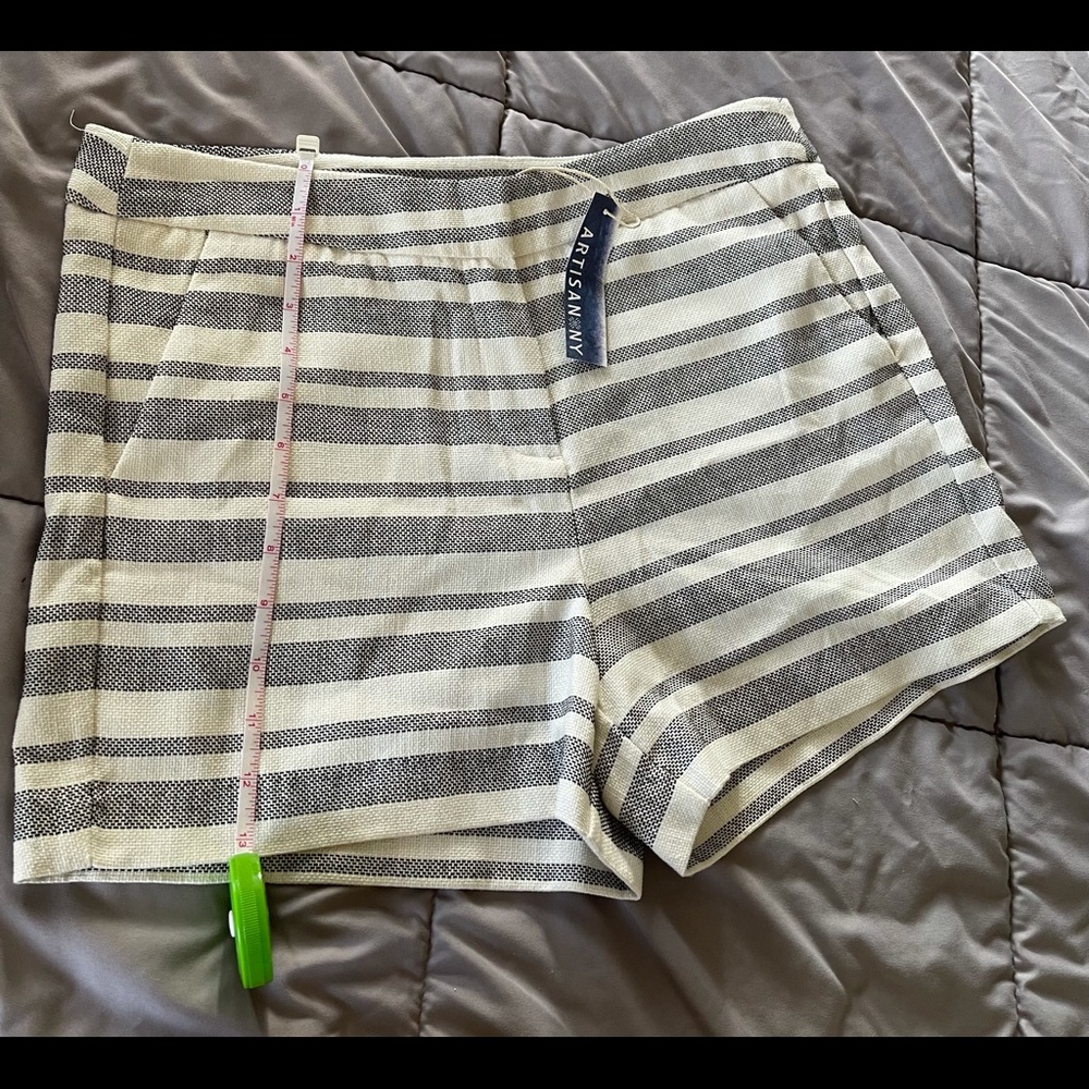 Stripes women shorts. Size 8. Brand new.